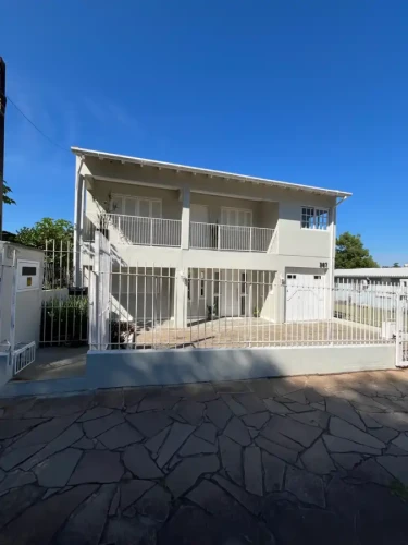 Imagem de Casa da Figueira – Sobrado com Piscina e Energia Solar em Bairro Tranquilo de Taquara