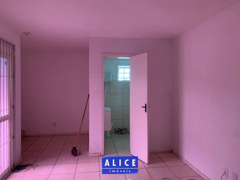 Kitnet em Parobe bairro Guaruja - Guaruja, Parobé [9960]