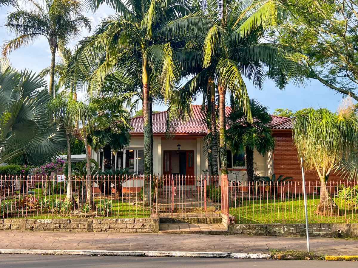 Casa de Esquina com Estrutura Completa + Espaço Comercial | Ideal para Morar e Empreender - Nossa Senhora De Fatima, Taquara [11209]