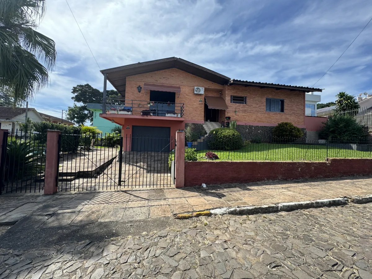 Imagem de Casa no bairro Petrópolis