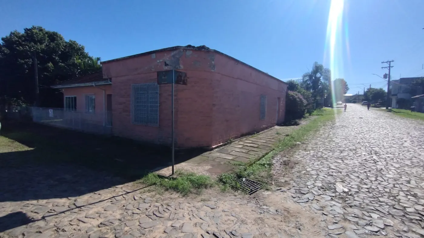 Imagem de Casa  Comercial em Bairro Santa Terezinha