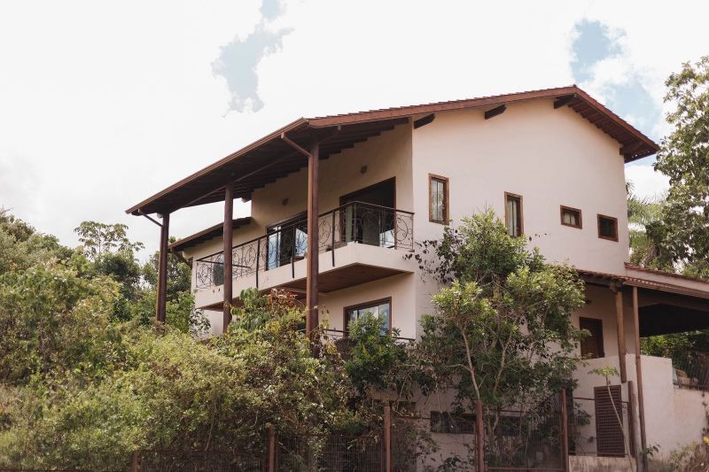 Imagem de BELÍSSIMA CASA COM 347m² LOCALIZADA EM BAIRRO NOBRE