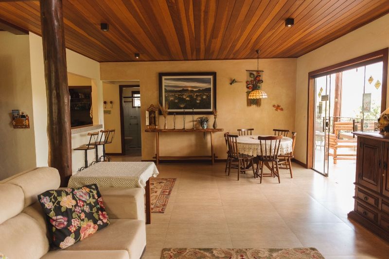 Imagem de BELÍSSIMA CASA COM 347m² LOCALIZADA EM BAIRRO NOBRE