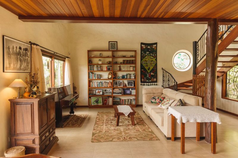 Imagem de BELÍSSIMA CASA COM 347m² LOCALIZADA EM BAIRRO NOBRE