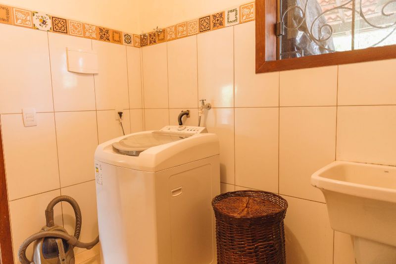 Imagem de BELÍSSIMA CASA COM 347m² LOCALIZADA EM BAIRRO NOBRE