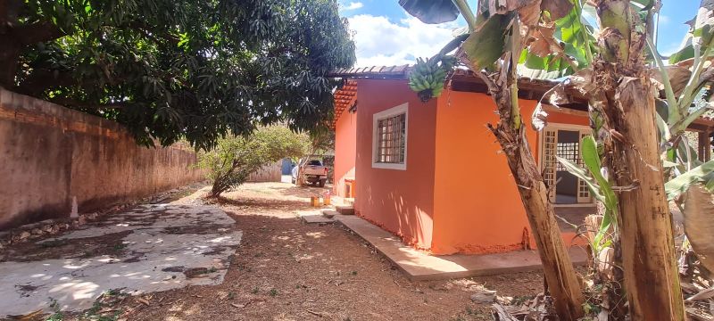 Imagem de 🏡 ALUGA-SE CASA GRANDE EM LOTE DE ESQUINA