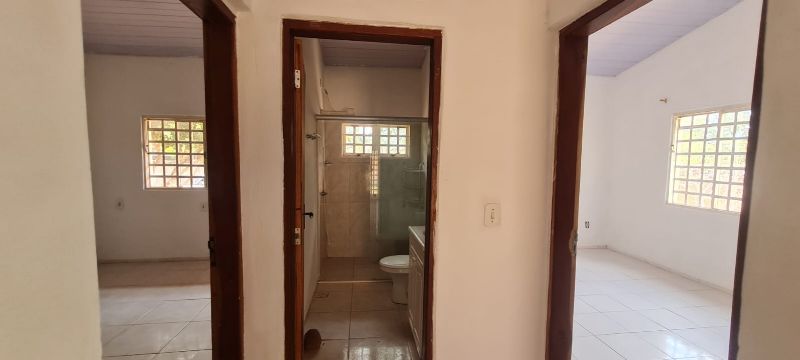 Imagem de 🏡 ALUGA-SE CASA GRANDE EM LOTE DE ESQUINA