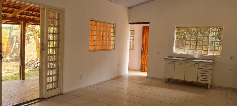 Imagem de 🏡 ALUGA-SE CASA GRANDE EM LOTE DE ESQUINA