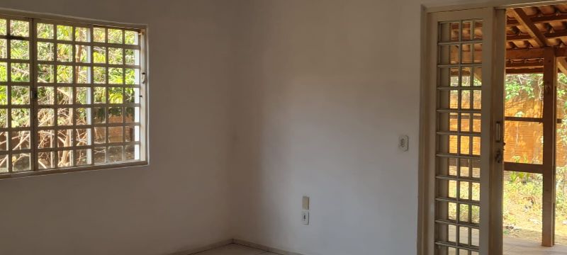 Imagem de 🏡 ALUGA-SE CASA GRANDE EM LOTE DE ESQUINA