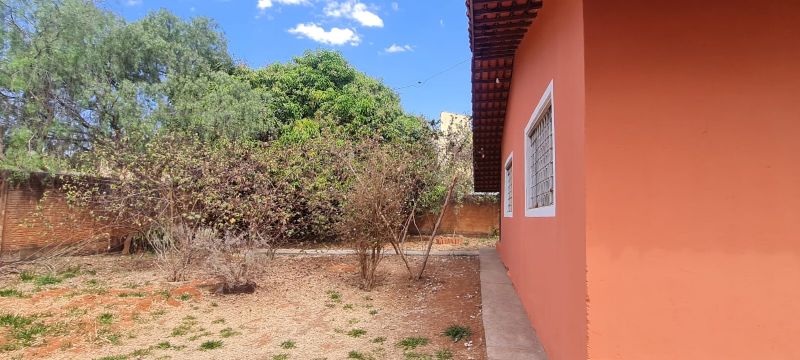 Imagem de 🏡 ALUGA-SE CASA GRANDE EM LOTE DE ESQUINA