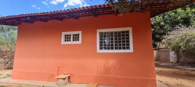 Imagem de 🏡 ALUGA-SE CASA GRANDE EM LOTE DE ESQUINA
