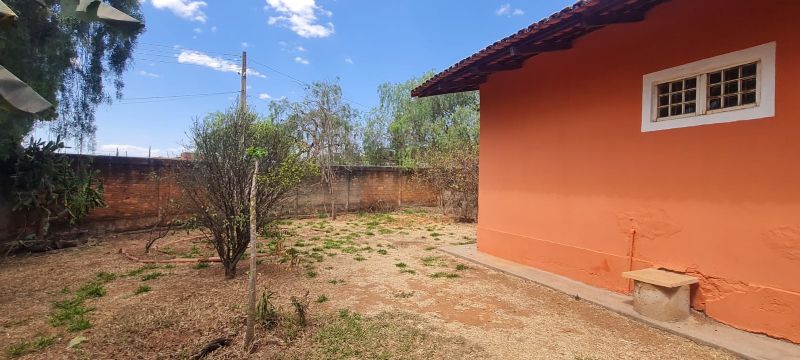 Imagem de 🏡 ALUGA-SE CASA GRANDE EM LOTE DE ESQUINA