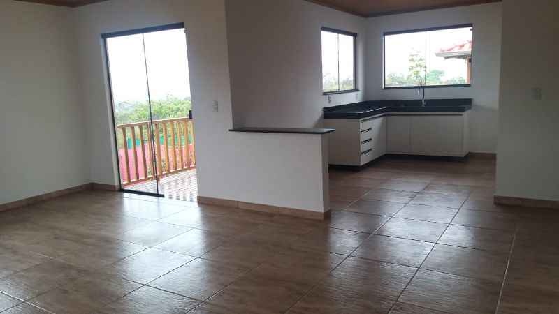 Imagem de Vende-se Casa Espaçosa com Linda Vista!