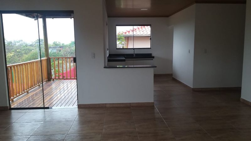 Imagem de Vende-se Casa Espaçosa com Linda Vista!