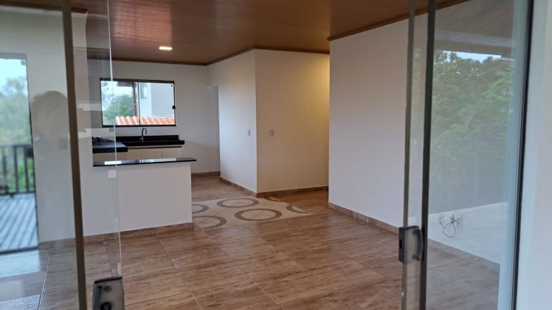 Imagem de Vende-se Casa Espaçosa com Linda Vista!