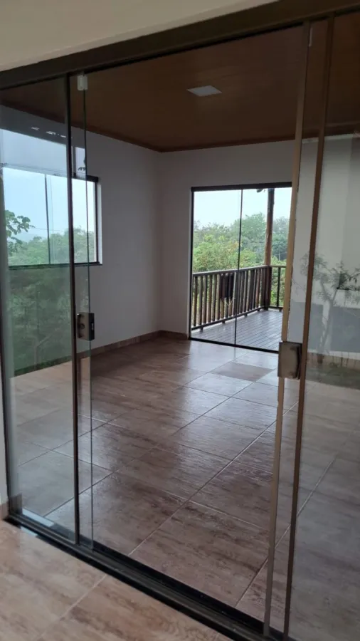 Imagem de Vende-se Casa Espaçosa com Linda Vista!