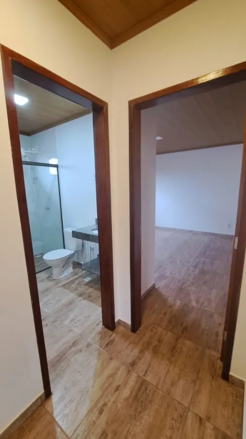Imagem de Vende-se Casa Espaçosa com Linda Vista!