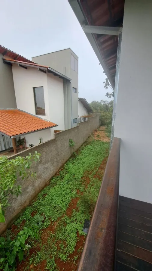 Imagem de Vende-se Casa Espaçosa com Linda Vista!
