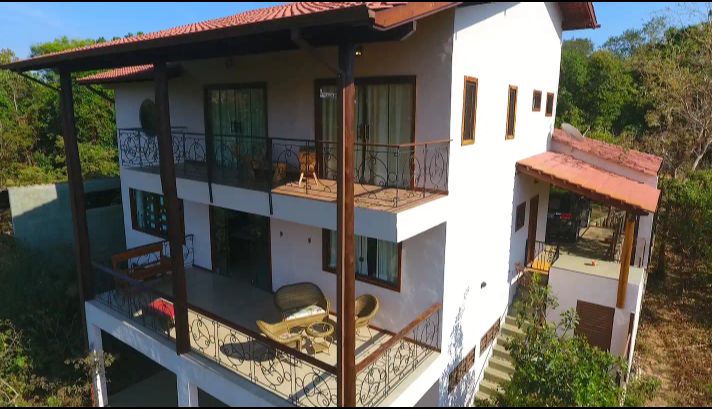 Imagem de BELÍSSIMA CASA COM 347m² LOCALIZADA EM BAIRRO NOBRE