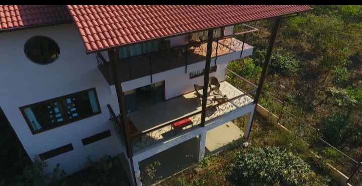 Imagem de BELÍSSIMA CASA COM 347m² LOCALIZADA EM BAIRRO NOBRE