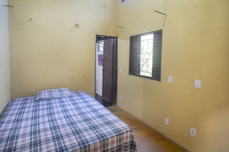 Imagem de VENDO CASA COM ÓTIMA LOCALIZAÇÃO