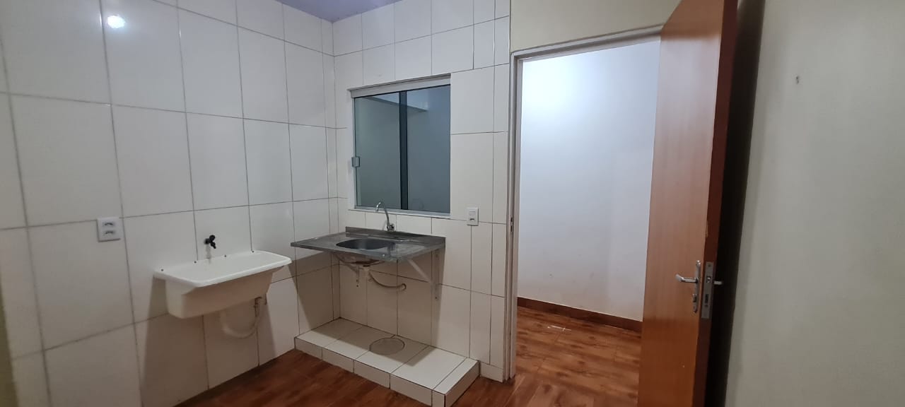 Imagem de ALUGA-SE APARTAMENTOS COM EXCELENTE LOCALIZAÇÃO!