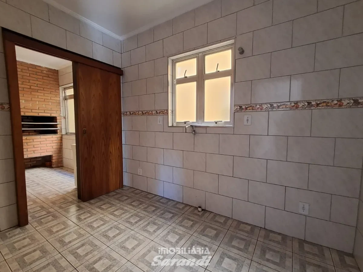 Imagem de Apartamento, cozinha, banheiro, área de serviço com churrasqueira.