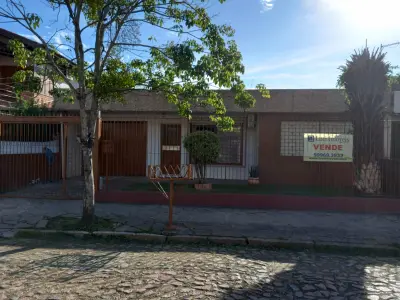 Imagem de Casa de alvenaria três dormitórios bairro barão do Chay Porto Alegre