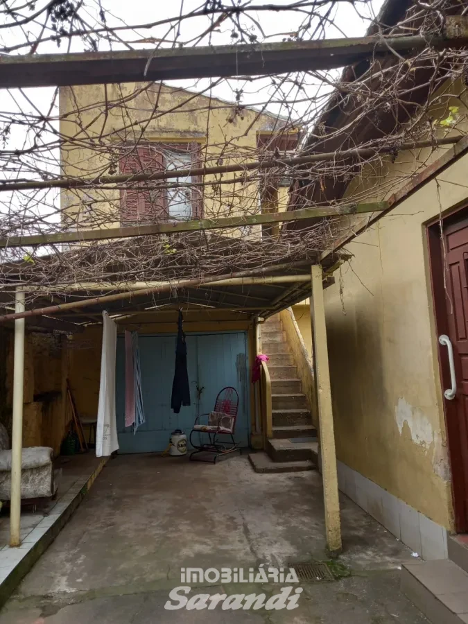 Imagem de Casa de madeira mais alvenaria nos fundos bairro sarandi Porto Alegre