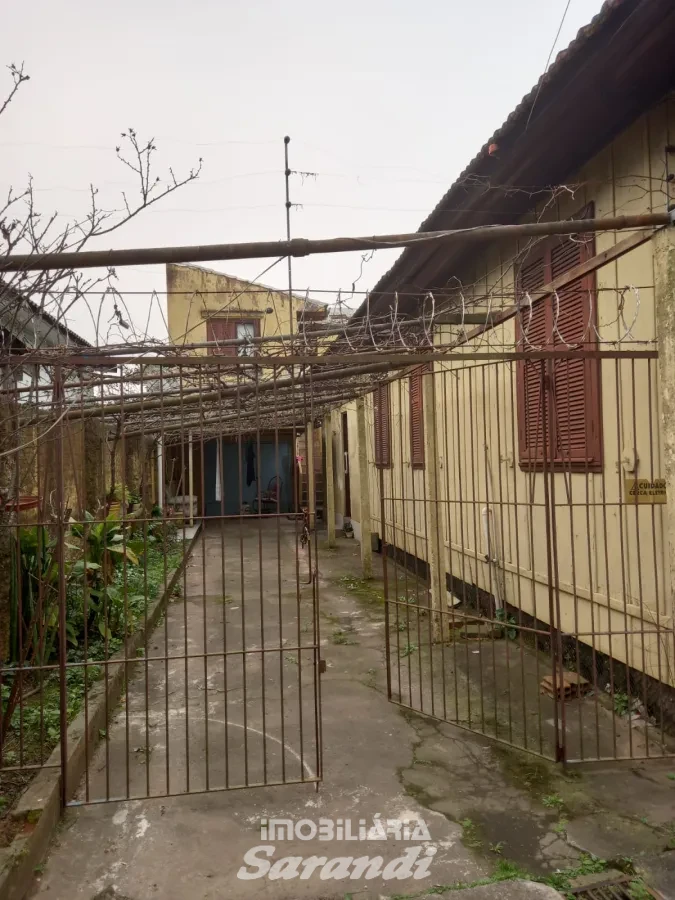 Imagem de Casa de madeira mais alvenaria nos fundos bairro sarandi Porto Alegre