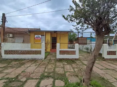 Imagem de Casa de alvenaria com dois dormitórios no bairro Sarandi