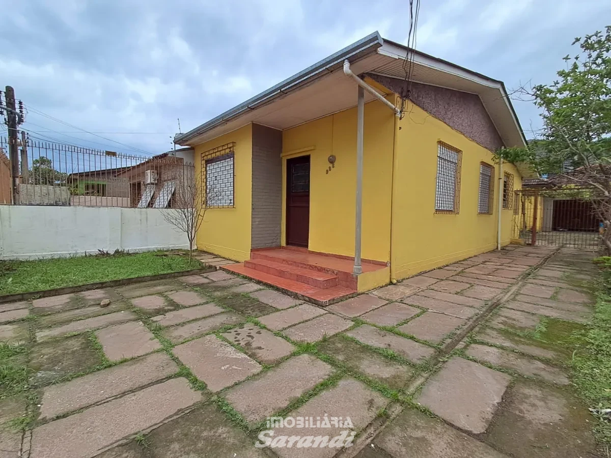 Imagem de Casa de alvenaria com dois dormitórios no bairro Sarandi