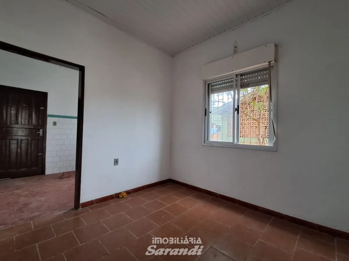 Imagem de Casa de alvenaria com dois dormitórios no bairro Sarandi