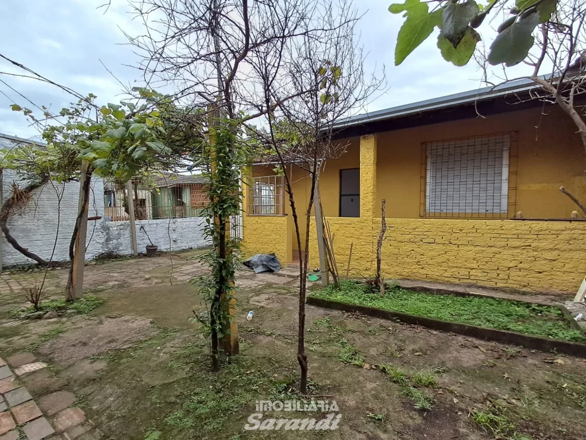 Imagem de Casa de alvenaria com dois dormitórios no bairro Sarandi