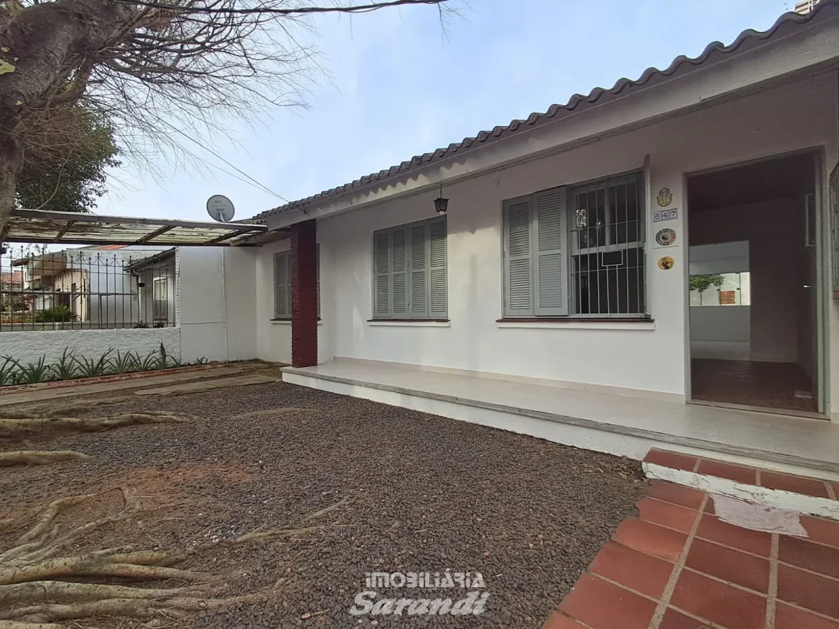 Imagem de Casa 03 Dormitórios, sala cozinha, banheiro, pátio nos fundo