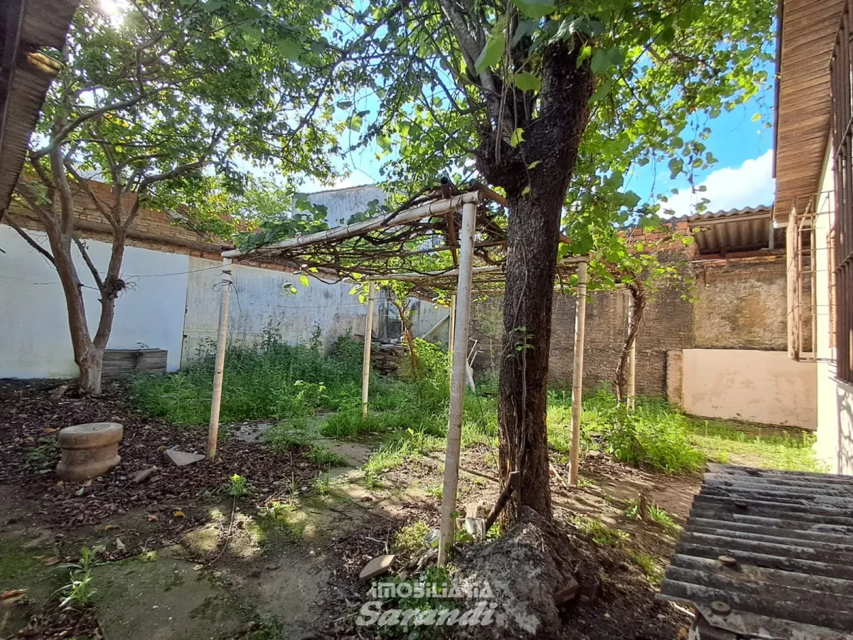 Imagem de Sala e cozinha conjugada, banheiro, área de serviço,