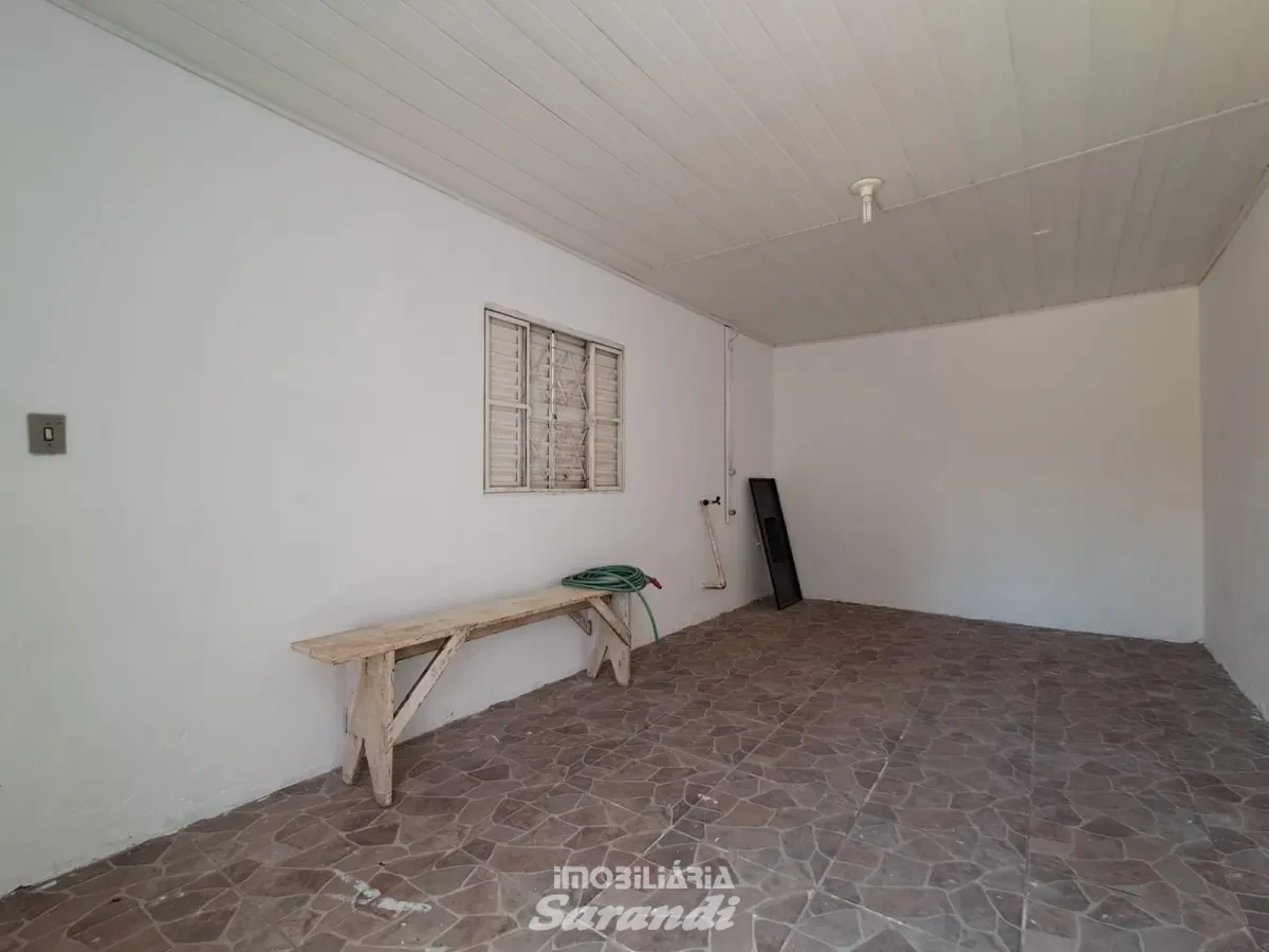 Imagem de Casa com 3 dormitórios com patio amplo no bairro Sarandi