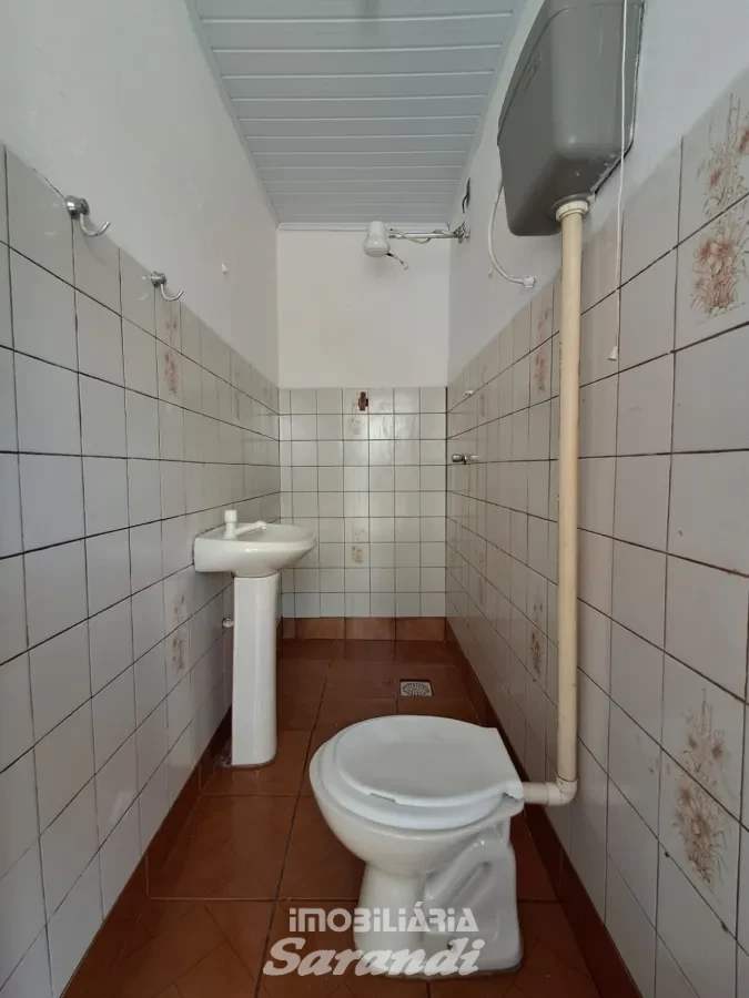 Imagem de Casa com 3 dormitórios com patio amplo no bairro Sarandi