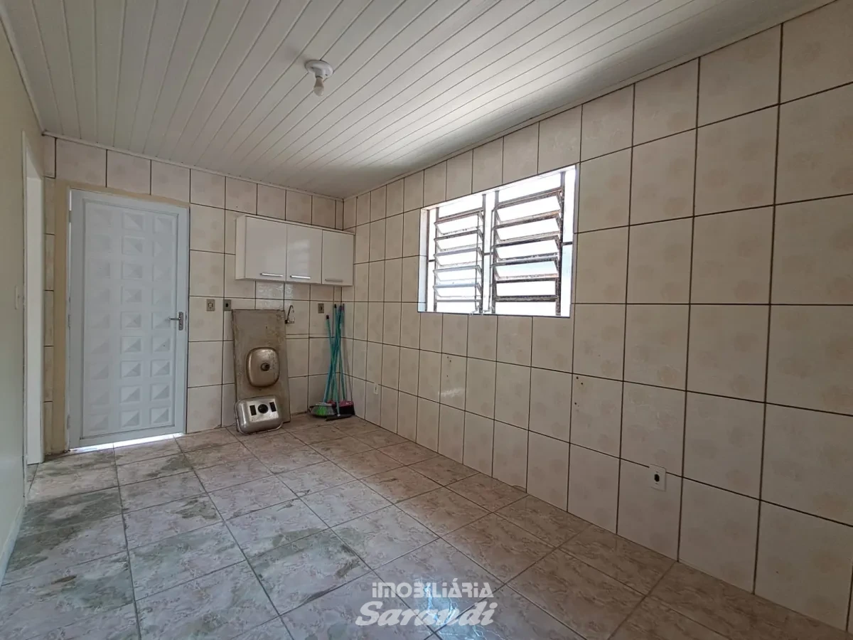 Imagem de Casa com 3 dormitórios com patio amplo no bairro Sarandi