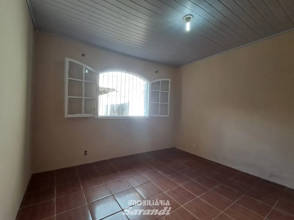 Imagem de Casa com 3 dormitórios, pátio amplo no bairro Sarandi