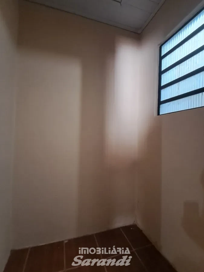 Imagem de Casa com 3 dormitórios, pátio amplo no bairro Sarandi