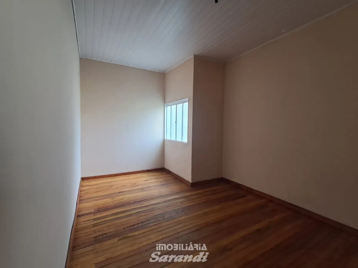 Imagem de Casa com 3 dormitórios, pátio amplo no bairro Sarandi