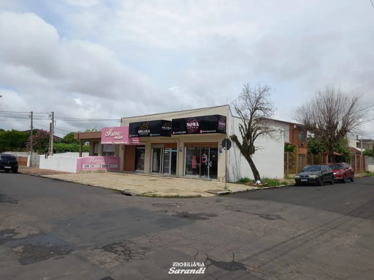 Imagem de Três lojas cada com área de 40,00m² Frente para a avenida Martins Bastos e mais uma casa de dois pisos de frente para a Rua Rodrigues da Costa nos fundos