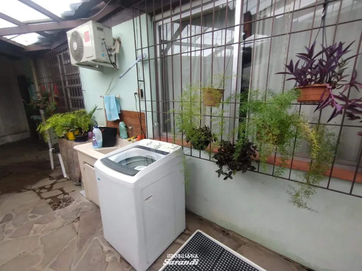 Imagem de Sobrado de alvenaria Três dormitórios, anexo nos fundos com dois dormitórios bairro sarandi Porto Alegre