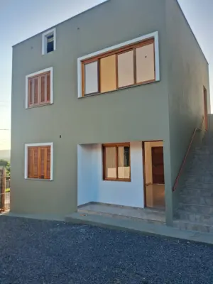 Imagem de Prédio com quatro apartamentos, sendo dois térreos e dois primeiro andar dois dormitórios