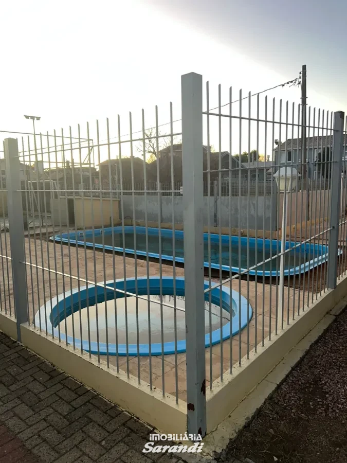 Imagem de Sobrado de alvenaria em condominio fechado com três dormitórios e uma vaga.
