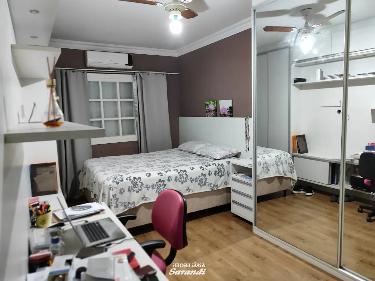 Imagem de Casa três dormitórios uma suíte, pergolado com piscina bairro sarandi Porto Alegre