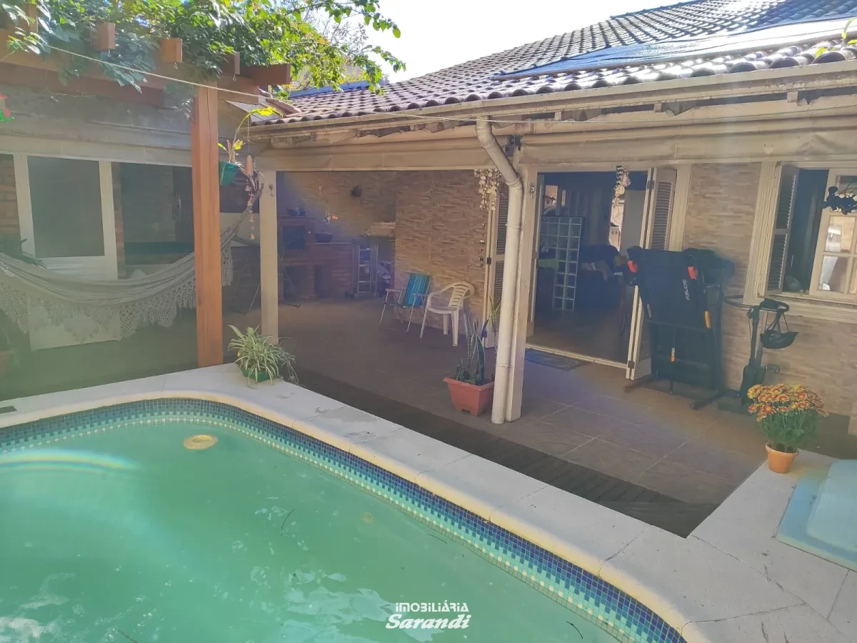 Imagem de Casa três dormitórios uma suíte, pergolado com piscina bairro sarandi Porto Alegre