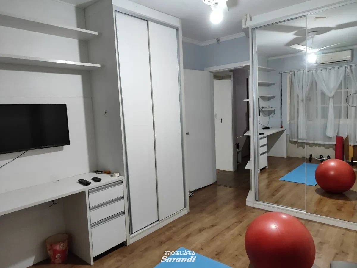Imagem de Casa três dormitórios uma suíte, pergolado com piscina bairro sarandi Porto Alegre