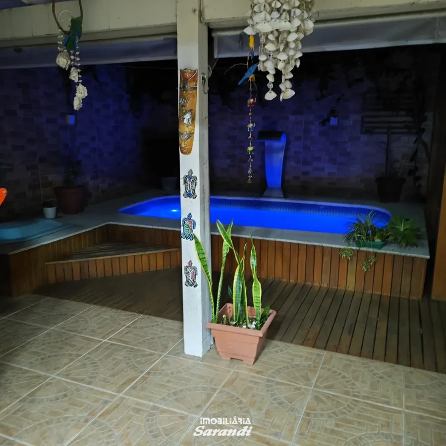Imagem de Casa três dormitórios uma suíte, pergolado com piscina bairro sarandi Porto Alegre